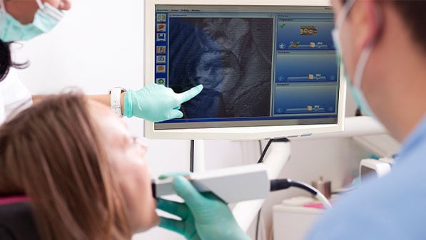dentist digitally scans patients mouth